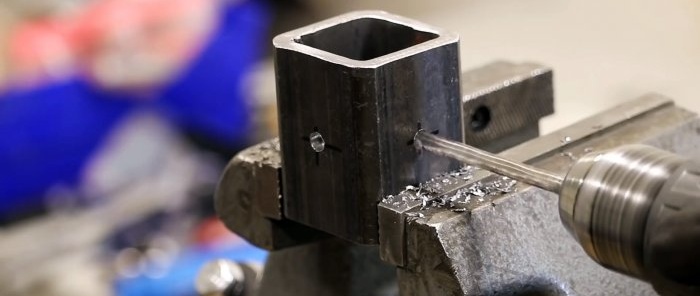 Hvordan lage en tredje arm for installasjon og sveisearbeid fra skrapmaterialer