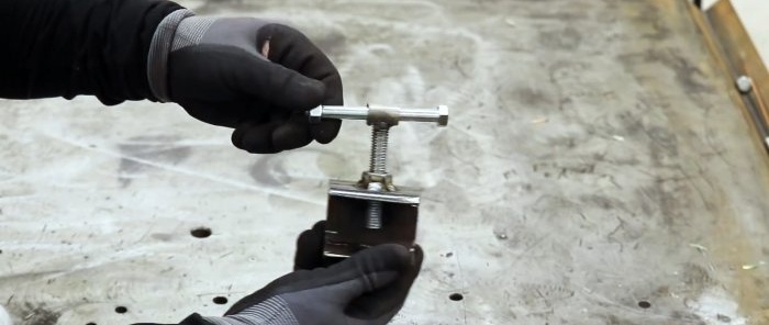 Come realizzare un terzo braccio per lavori di installazione e saldatura da materiali di scarto