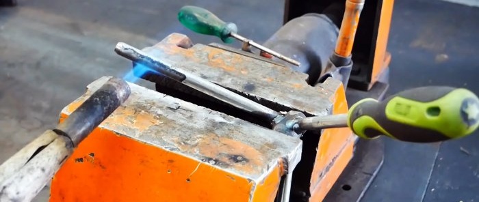 Mașină de găurit portabilă de bricolaj cu o talpă electromagnetică de la un burghiu manual