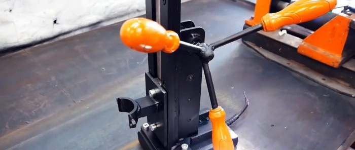Perforadora portátil de bricolaje con suela electromagnética de un taladro manual