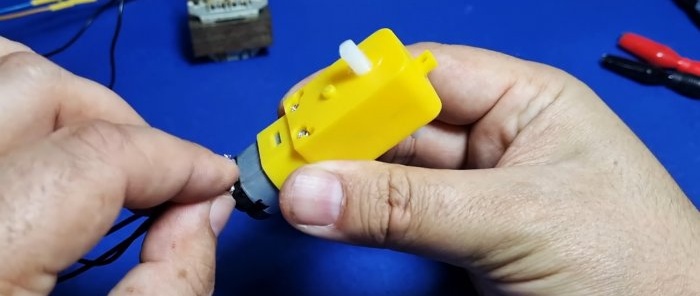 Zelfgemaakte diode-analoog van eenvoudige accessoires
