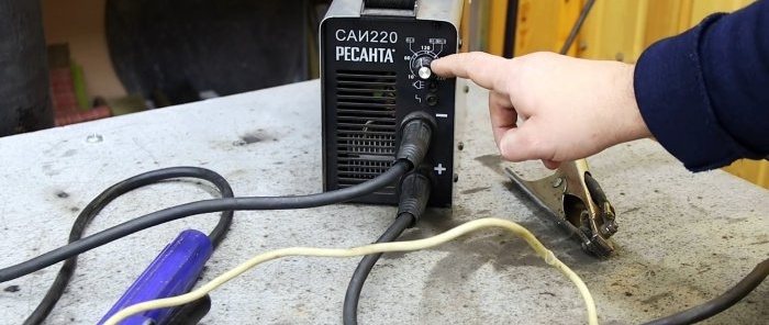 3 måter å sveise metaller med en grafittstav fra et AA-batteri