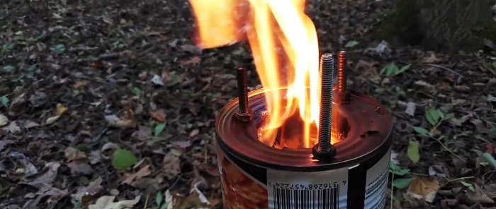 Comment fabriquer un poêle à copeaux de bois à pyrolyse sans fumée et à haut rendement à partir de boîtes de conserve