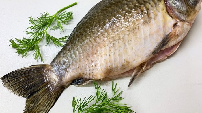 How to properly fry large crucian carp in a frying pan