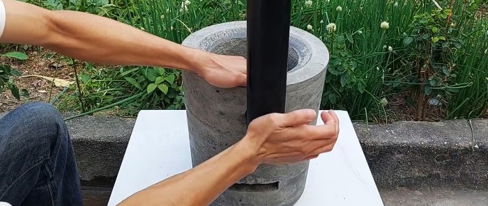 Ako vyrobiť bezdymové kachle pomocou cementu a niekoľkých plastových vedier