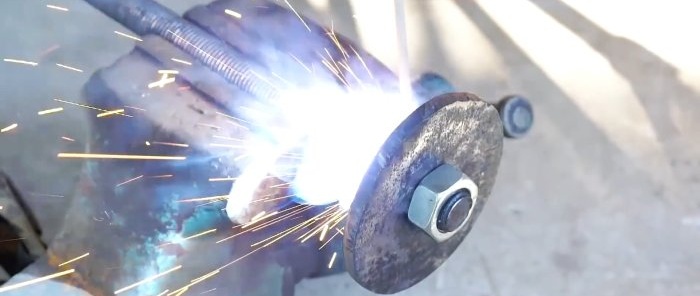 كيفية صنع رافعة من علبة التروس والعجلات المسننة لسلسلة طاحونة الدراجة النارية