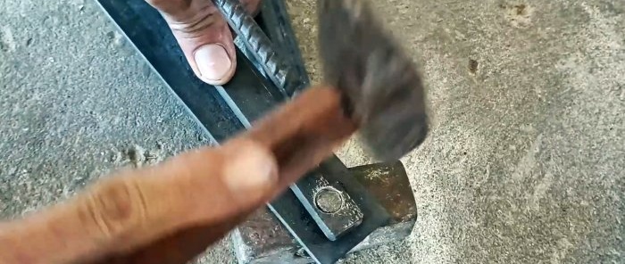 How to make a door handle with a pull latch