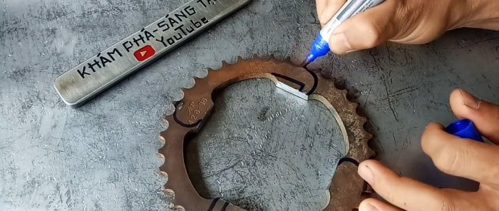 Hvordan lage et lager og trinsetrekker av et gammelt tannhjul