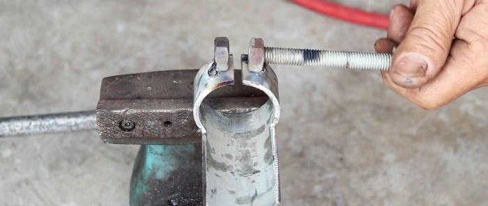 Hoe je een verwijderbaar hulpstuk maakt voor een boormachine waarmee je een bovenfrees kunt maken voor het zagen van houten cirkels