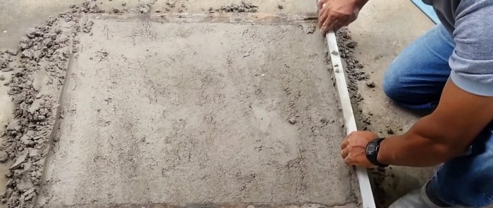 Sådan laver du et stempel og præger under belægningsplader på beton