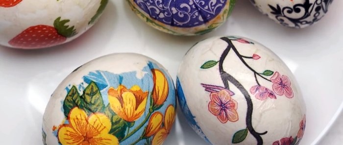 Çıkartmalar ve boyalar olmadan, Paskalya için yumurtaları süslemenin ucuz bir yolu. Bunu herkes yapabilir