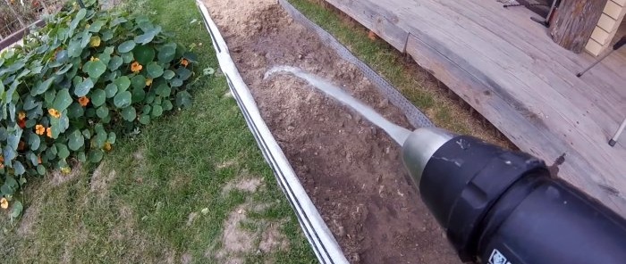 Прилично јефтин начин да направите баштенску стазу без бетона