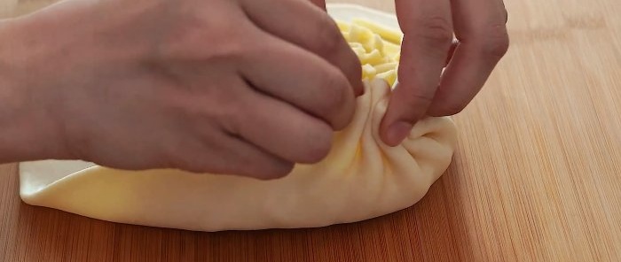 Wie man Käse-Kartoffel-Scone in einer Bratpfanne ohne Ofenhefe und Eier zubereitet