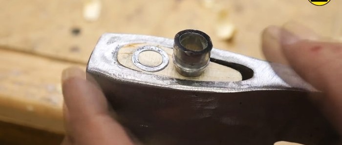 Cum se face un topor cu două lame pentru tocat rapid lemnul