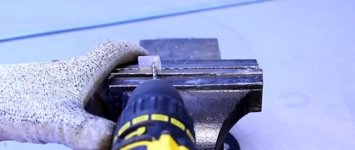 Как да си направим ножица за жив плет за голяма надморска височина от скоростна кутия за мелница и отвертка