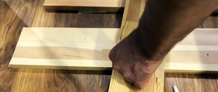 Làm thế nào để loại bỏ sàn gỗ ọp ẹp mà không cần tháo rời