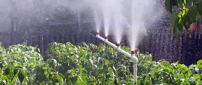Efficiente irrigatore da giardino realizzato con tubi in PP e bottiglie in PET