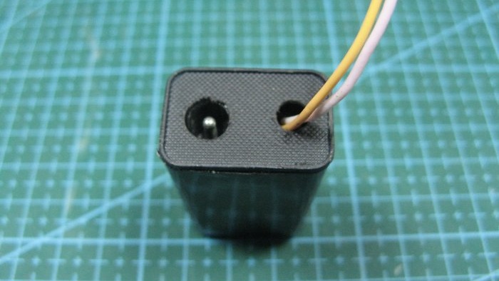 Ett mycket enkelt multimeterfäste för kontroll av lysdioder med mera