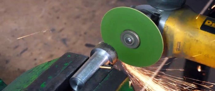 Hvordan lage en mekanisert maskin for å veve et kjedenettverk fra skrapmaterialer