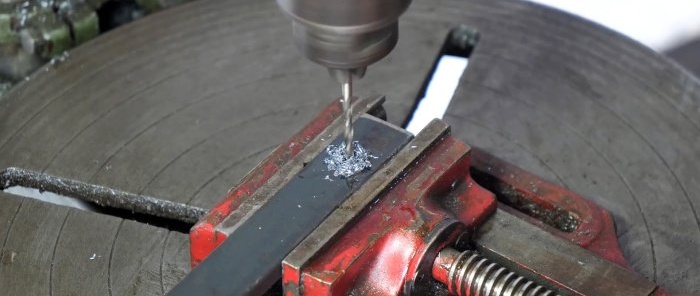 Hur man gör en mekaniserad maskin för att väva ett kedjelänksnät från skrotmaterial