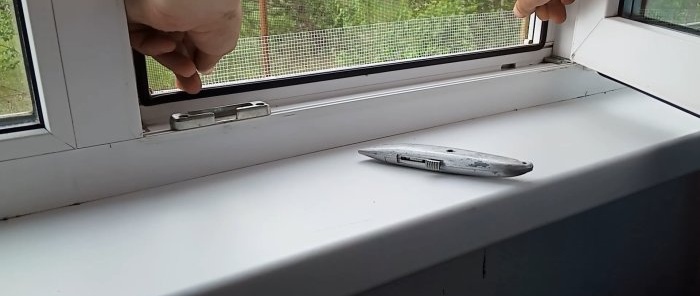 Blixtsnabb reparation av myggnät utan att ta bort det från fönstret