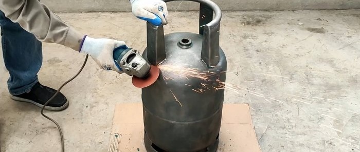 Hvordan lage en 2 i 1 vedovn fra en gassflaske med parallell oppvarming av vann