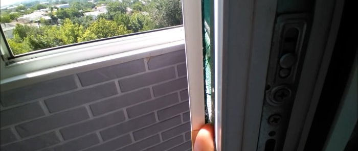 كيفية حماية الشرفة أو الغرفة من أشعة الشمس المباشرة في حرارة الصيف باستخدام الناموسية