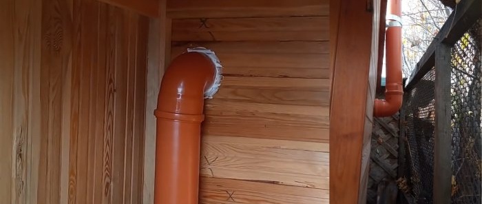 Jak udělat ventilaci na venkovní toaletě z PVC trubek a zapomenout na nepříjemné pachy