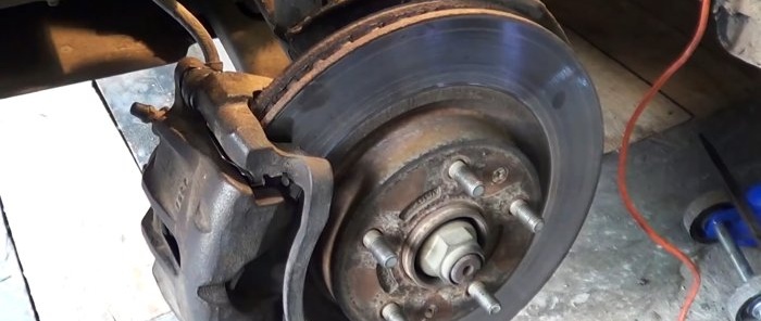 Como consertar uma pinça de freio presa