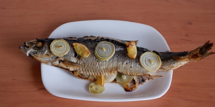 Herring baked in the oven