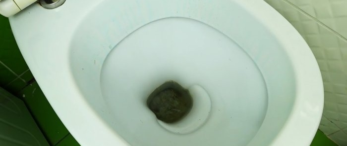 Hogyan távolítsuk el a vízkövet a WC-ről speciális szerszámok nélkül