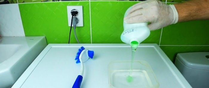 Πώς να αφαιρέσετε εύκολα τα άλατα από την τουαλέτα χωρίς ειδικά εργαλεία
