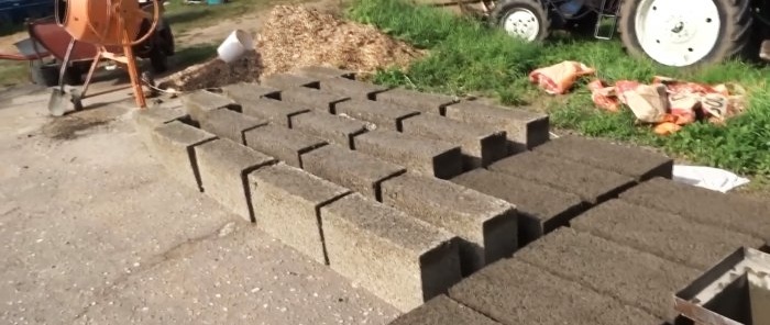 How to make warm blocks from sawdust concrete