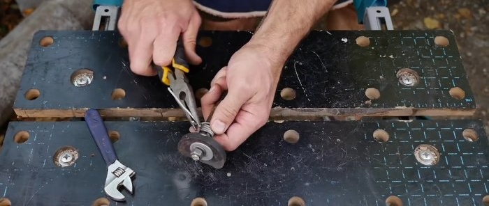 Kaip saugiai uždėti kirvį ant kirvio rankenos be pleištų Amerikietiška sistema
