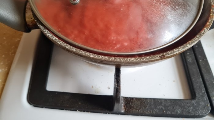 Recept na rajčatový protlak není pro lenochy