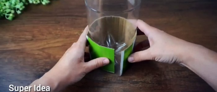 Πώς να φτιάξετε ένα δοχείο για χύμα προϊόντα από ένα μπουκάλι PET