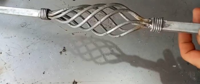 Kaip rankiniu įrankiu pasidaryti metalinį krepšį iš strypų