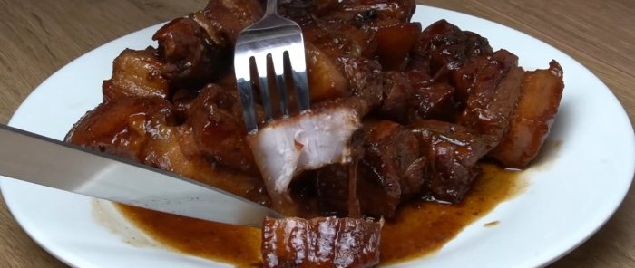 Bir restoran tarifi kullanarak domuz göbeği nasıl pişirilir