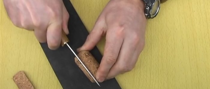 Cách làm cán dao từ nút chai