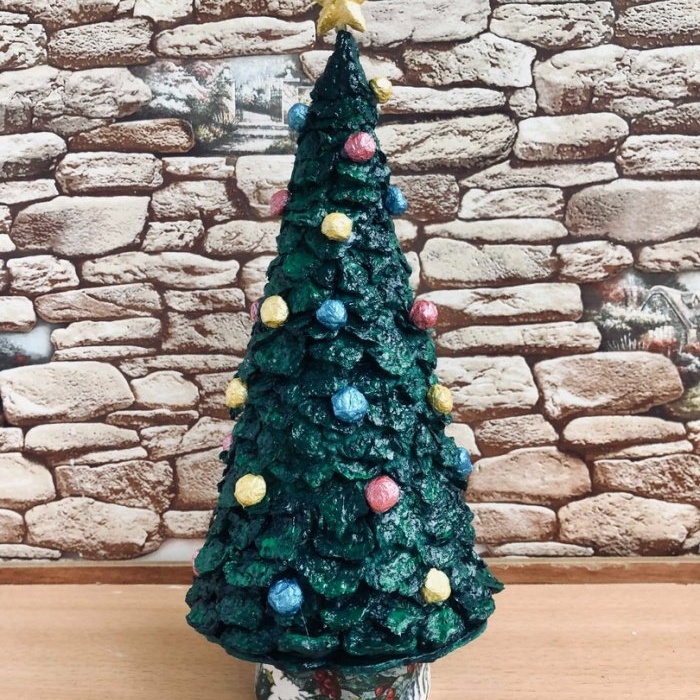 Vianočný stromček z balenia vajíčok