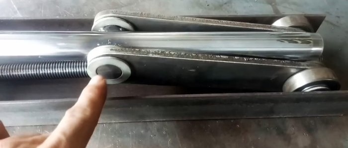 Ako vyrobiť skrutkový zdvihák z dostupných materiálov