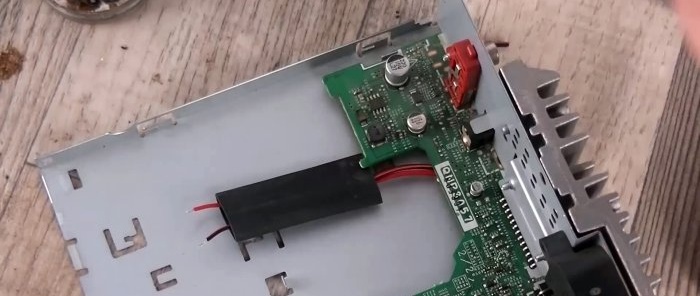 Cómo actualizar cualquier radio antigua con instalación de Bluetooth