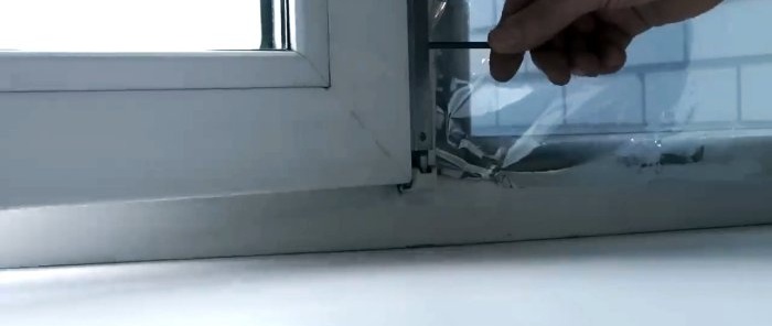 La poignée du châssis de fenêtre en plastique ne tourne pas complètement Comment le réparer