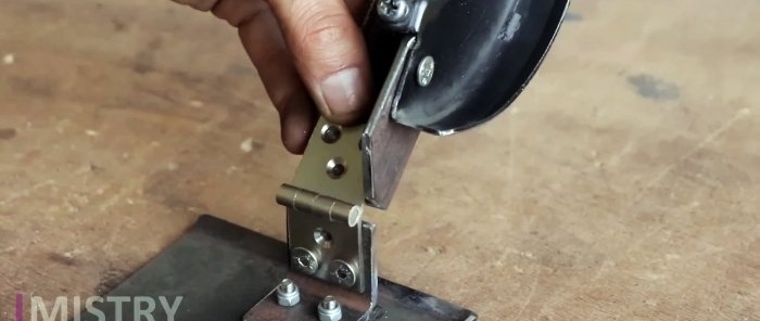 Wie man aus einer Schleifmaschine mit einfachen und kostengünstigen Materialien eine Handkreissäge herstellt