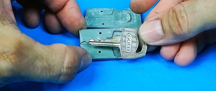 איך להכין מפתח שכפול על ידי יציקה בבית