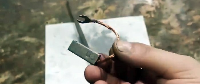 Cách phủ một vật thể phi kim loại bằng đồng tại nhà