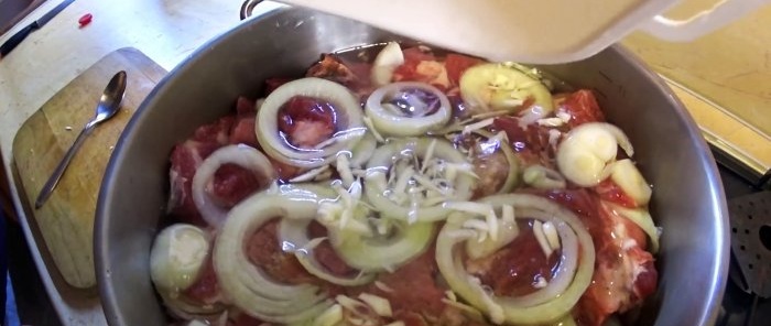 Shish kebab secondo la ricetta sovietica che ha conquistato milioni