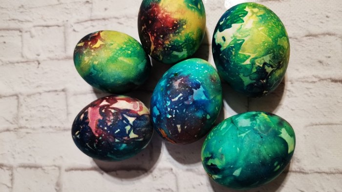 Космически яйца за Великден