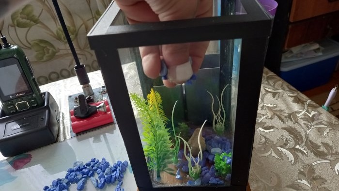 Comment fabriquer un organisateur d'aquarium de table avec éclairage
