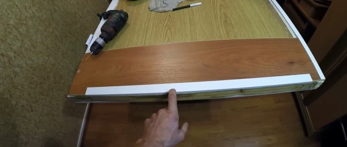 Hur man uppdaterar en gammal dörr med laminat och sparar på att byta ut den